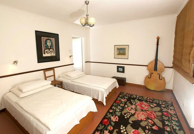 villa-twin-bedroom